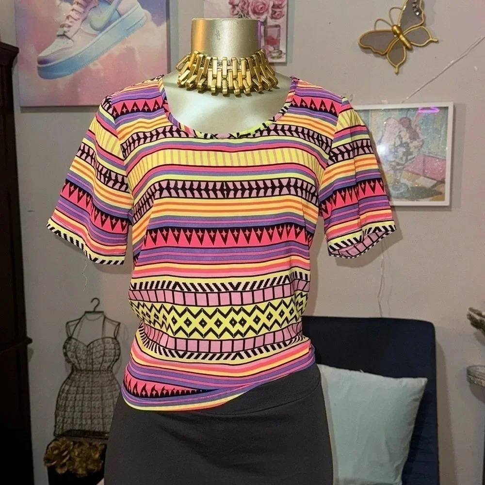 Vibrant Abstract Polyester Top: Medium, Bursting with Color and Style"